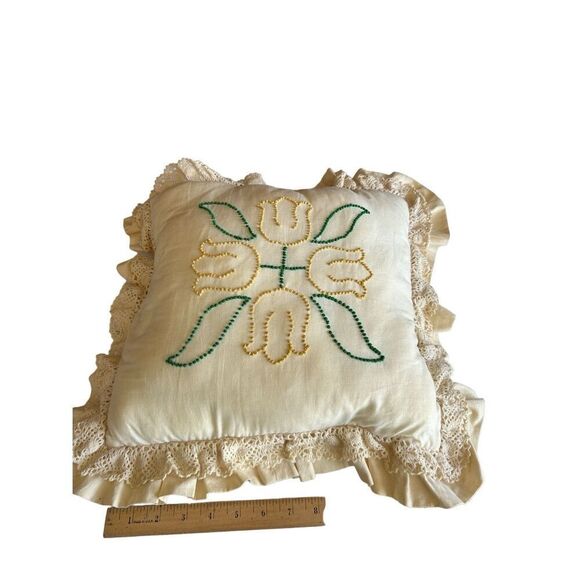 Vintage Ruffle Crochet pillow yellow green 16x16" - Picture 1 of 4